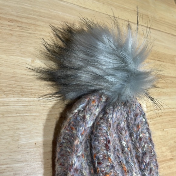 NWOT - Denver Hayes Accessories | Grey Winter Knit Hat With Faux Pom Pom - Picture 2 of 5
